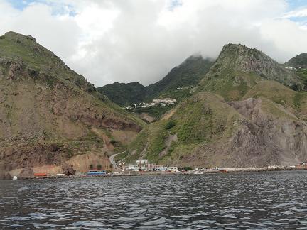 4.1.3 Saba Het eiland Saba is 5 bij 4,5 km en heeft een oppervlakte van 13 km 2. Daarmee is Saba het kleinste eiland. Saba is tevens het hoogste eiland; de berg, Mount Scenary, is 877 meter hoog.