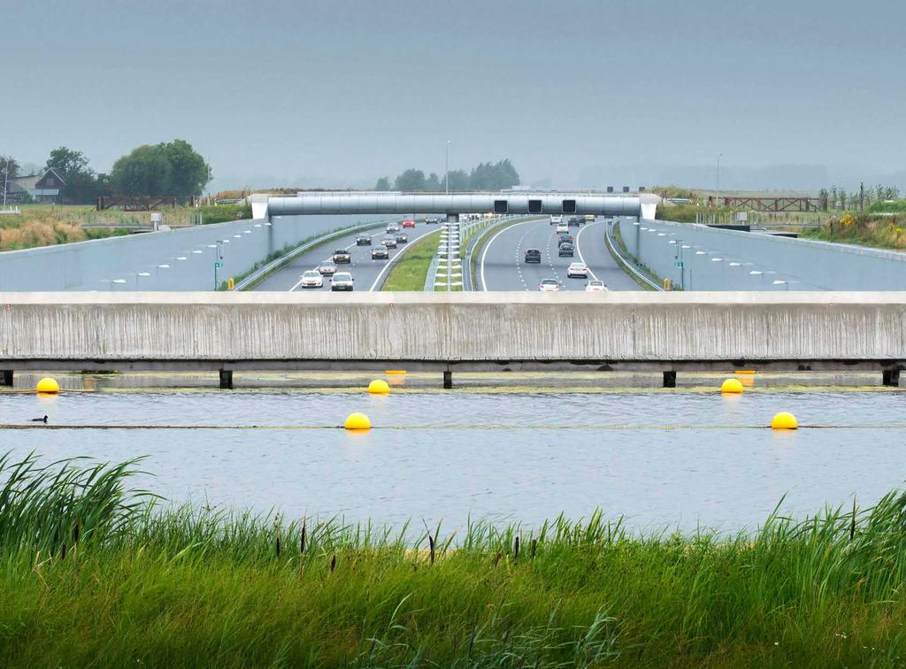 Duurzaamheid en doorstroming perfect gecombineerd A4 Midden-Delfland De afgelopen jaren heeft Rijkswaterstaat 7 kilometer nieuwe snelweg aangelegd van Delft tot aan het Kethelplein.