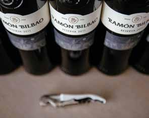 Het is dan ook niet vreemd dat Lalomba Rosado door kenners wordt gezien als één van de allerbeste Spaanse rosé wijnen! De beste wijngaarden van Ramón Bilbao liggen in het hart van de Rioja.