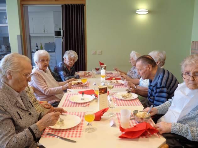 Wij bieden catering, schoonmaak en bedrijfsondersteunende diensten op maat.