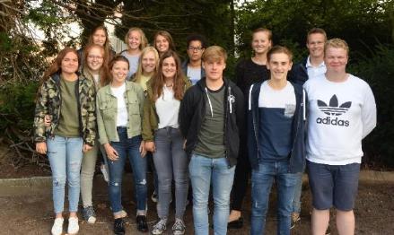 PEER SUPPORT Via een unieke samenwerking tussen Rotary Club Tielt, Howest en alle secundaire scholen in Tielt, Ruiselede en Meulebeke worden dit schooljaar 16 leerkrachten, opvoeders en leerlingen