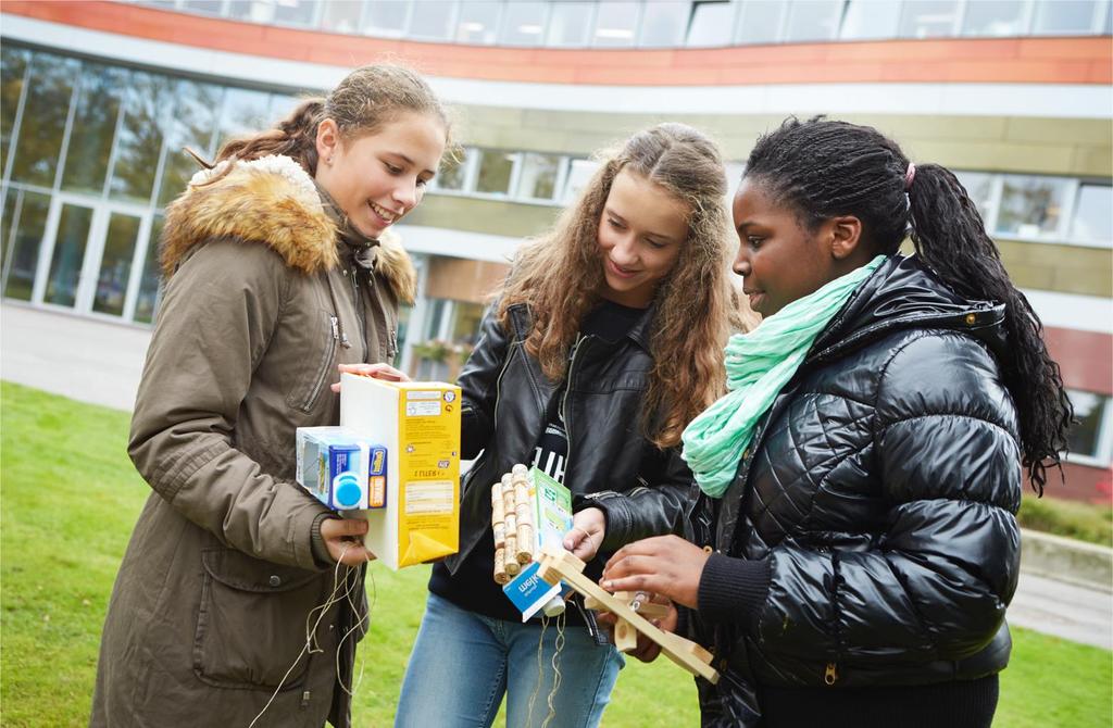 Schoolregels Mobiele telefoons Roken, alcohol en drugs Te laat: dezelfde dag een half uur nablijven 3 x huiswerk of spullen vergeten: 1 uur nablijven 5 x verwijderd uit de les: schorsing Spijbelen: