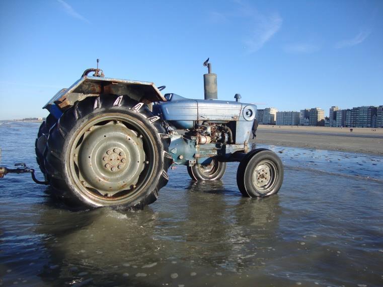 pagina 3 essentieel belang voor een goed en correct gebruik van de tractoren en onze inrichting. De booteigenaars zijn mede verantwoordelijk dat deze afspraak wordt gerespecteerd. 3.1.