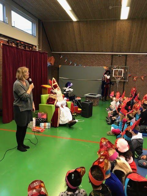 Sinterklaasviering 5 december Op dinsdag 5 december mochten wij Sinterklaas en zijn pieten