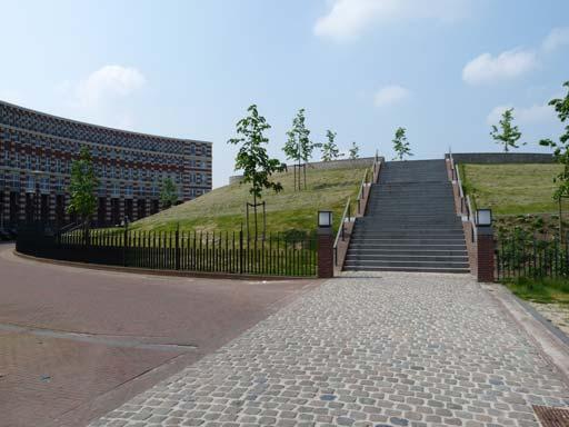 Bijzonderheden: Opgeleverd in 2006, dus zo goed als nieuw Zeer netjes afgewerkt Leuke woonlocatie Centraal gelegen Instapklaar Parkeergelegenheid in parkeerkelder De woning beschikt over een berging