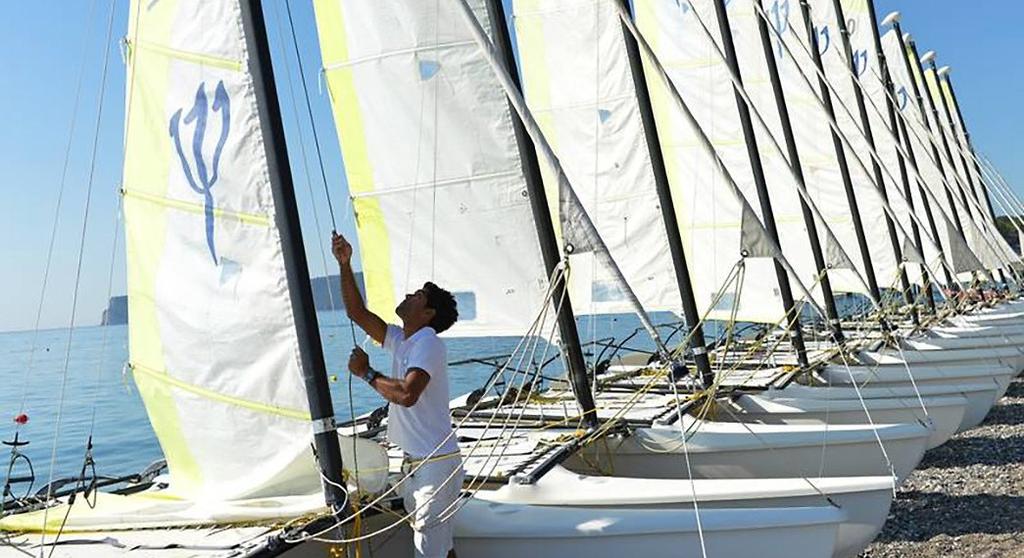 Sport & Activiteiten** Watersporten Groepslessen Gratis toegang Minimale leeftijd (jaren) Beschikbare data Duiken* 11 jaar oud Altijd Zeilacademie Alle niveaus 6 jaar oud Altijd Kayaking 6 jaar oud