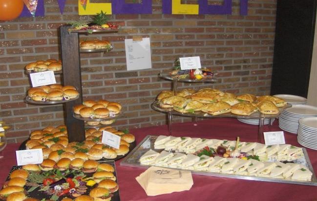 sandwiches) met assortiment beleg en variatie van groentjes Broodjesbuffet 2 (vanaf 15 pers.) : 18.