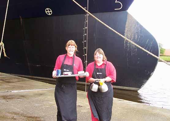 Door het werk op bijvoorbeeld een scheepswerf ontstaat een hechtere band met de samenleving.