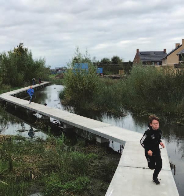 TOEGANKELIJK NATUURGEBIED Het natuurgebied in Koolhoven Buiten is vanuit de verschillende woonclusters toegankelijk middels vlonderpaden.