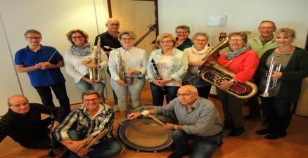 PVGE orkest Bestse klanken Wij zijn momenteel met 10 muzikanten en een dirigent en hebben een heel gezellige groep. Ook 2 gastspelers op de foto.