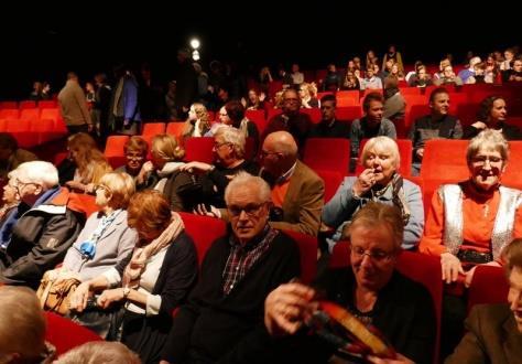 Theaterclub Wederom heeft de theaterclub een goed seizoen mogen beleven, met een zestal voorstellingen deze keer, in theaters als Oss theater de Lievekamp, Uden theater Markant, Helmond theater