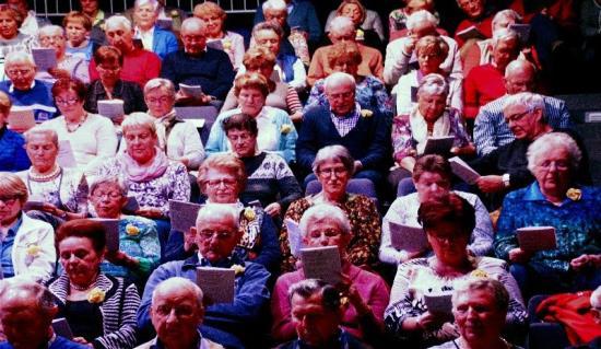 De lezing werd bezocht door 25 belangstellenden en werd gehouden in de kleine zaal van de Kadans. Fietstocht naar het Jukeboxmuseum.