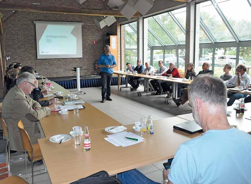 30 Jaarverslag Pluimveehouderij Voorlichting Sector- en studiedagen Voor de pluimveehouders organiseren we sectormiddagen, waarop ze met onze onderzoekers en dierverzorgers kunnen praten en