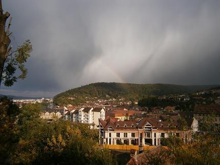 13 Tot slot een prachtige foto, gemaakt door Anna van Dijk. Regenboog boven Sighisoara Wilt u Stichting Netwerk Roemenië blijvend steunen? Word dan vaste donateur!