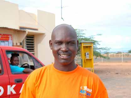 aanvraag Pionier Augustine Kenia Vrede door voetbal onemen pionier Augustine woont in Kenia. Hij probeert vrede te brengen in het grensgebied met Sudan en Uganda.