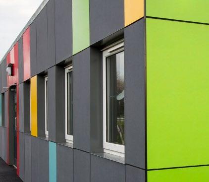 VIVIX architectonische panelen zijn beschikbaar in 68 kleuren, patronen en houtdecors, en bieden een fantastische oplossing voor scholen en universiteiten, waar uitstraling en duurzaamheid even