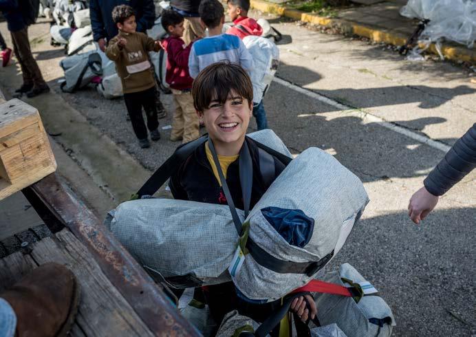In de laatste drie jaar zijn er bijna 3000 Sheltersuits geleverd aan daklozen in verschillende Europese steden en aan vluchtelingen op het Griekse eiland Lesbos.
