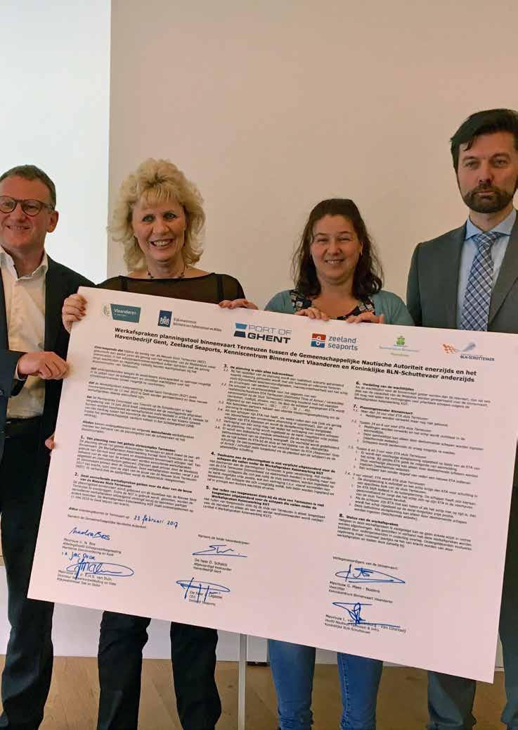23 FEBRUARI 2017 - Ondertekening afsprakenregeling planningstool sluis Terneuzen De werkzaamheden voor de Nieuwe Sluis in Terneuzen hebben een impact op de scheepvaart.