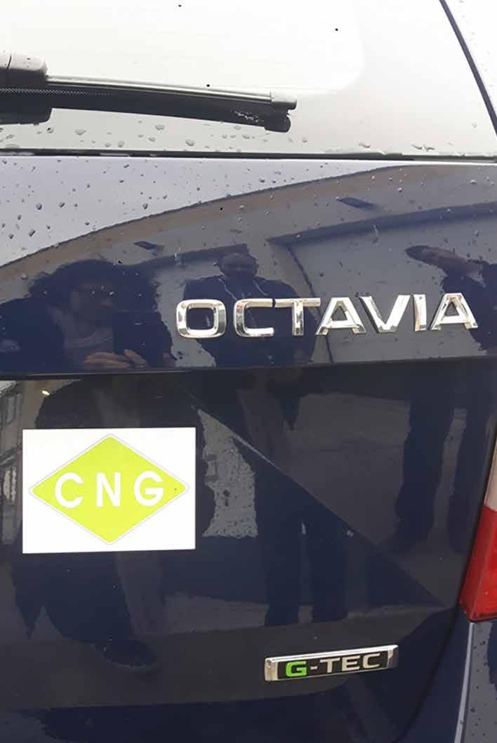 41 14 NOVEMBER 2017 - Eerste CNG-wagen bij VLOOT Na de overschakeling naar zwavelarme brandstof op alle schepen en de aankoop van elektrische en hybride wagens, heeft VLOOT nu opnieuw een volgende