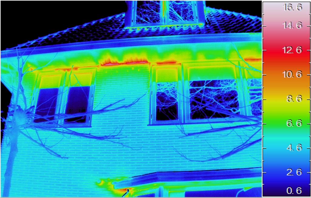 Luchtlekken zichtbaar maken Met behulp van een rookgenerator en/of warmtebeeldcamera kunnen luchtlekken in de gebouwschil worden opgespoord.