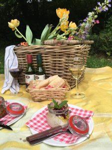 Activiteiten NO ORDINARY PICNIC Picknicken bij Marres? Dat kan de hele zomer in de prachtige stadstuin van Marres. Combineer de picknick met een bezoek aan de tentoonstelling. 10 Euro per persoon.