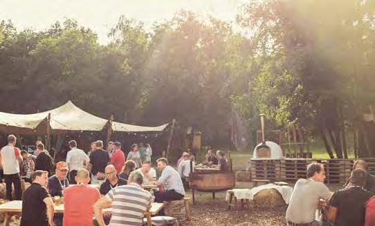 of gewoon een lekkere plek voor een borrel, lunch of diner dan is onze stretchtent heel geschikt.