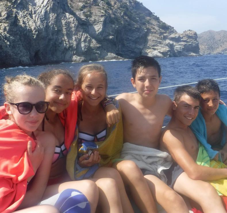 Spanje Haal je zonnebril maar al boven, want de Costa Brava is tijdens deze vakantie jouw uitvalsbasis! Je leert zeilen met een catamaran en leeft je volledig uit in waterpark Aquabrava.