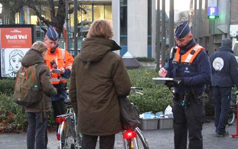 Fietsers die in de week van 8 januari gecontroleerd worden en waarvan de fietsverlichting niet in orde is, kunnen hun verlichting of een ander mankement aan hun fiets aan een democratische prijs