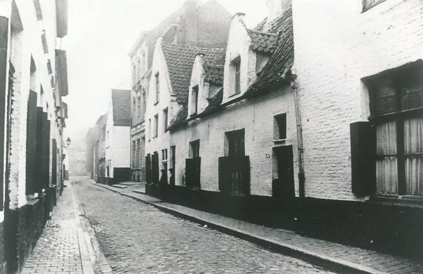 1880 1855 Al deze huizen zullen verdwijnen voor de bouw van het RTT gebouw 35? Doornsteeg.