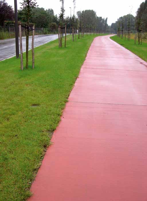 Zwijndrecht Hoefijzersingel data > Dubbelrichtingsfietspad aan één zijde van de rijbaan; > Breedte: 3 meter; > Materiaal: rode cementbeton, zonder voegmassa; > Afscheiding tussen fietspad en rijbaan: