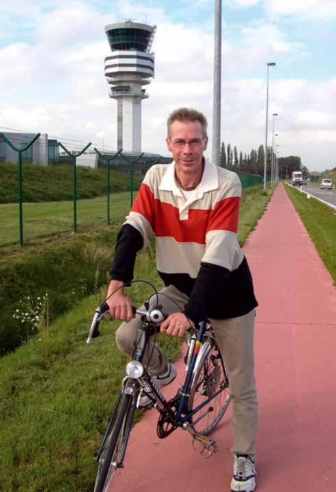 Michel Van Molle (woont in Grimbergen en werkt op de luchthaven): Cementbeton vind ik goed. De regen is snel afgewaterd op dat materiaal. Het fietspad is voldoende breed.