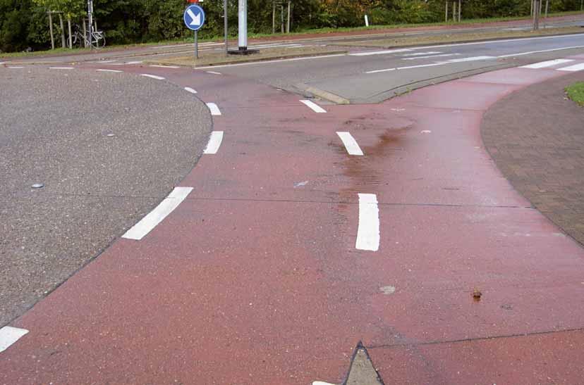 Aandachtspunt: ter hoogte van Sint-Huibrechts-Lille-dorp richting Kleine-Brogel wordt het fietspad