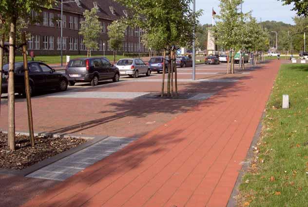 Vademecum Fietsvoorzieningen: Uitpuilende voegvullingsmassa s kunnen vermeden worden door de meeste voegen uit te voeren als krimpvoegen zonder voegvulling.