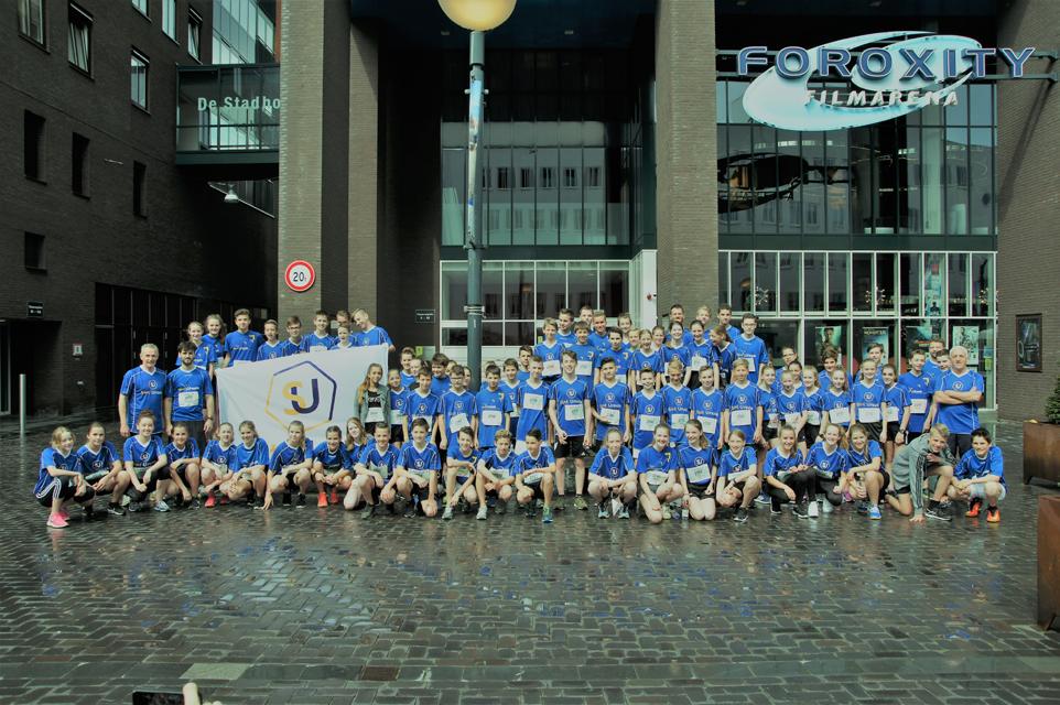 Sint Ursula Horn werd tweede in het scholenklassement, met name door een geweldige prestatie van Bram Smolenaers (T2a), die met een tijd van 13:25 op de 3,5 kilometer derde werd.