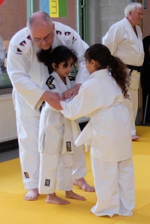 Daarna konden de kinderen verder doorstromen naar de plaatselijke judoclub om daar nog 2 gratis lessen te volgen om uiteindelijk aan te sluiten.