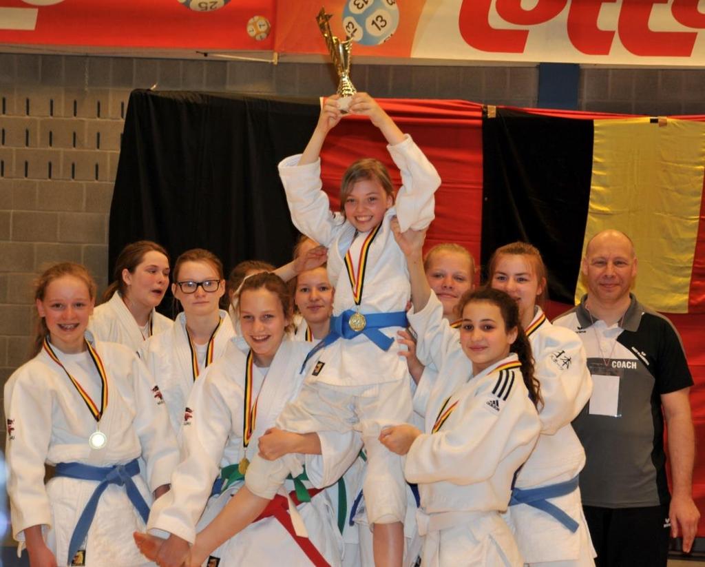 kampioenen U18 meisjes West-Vlaanderen
