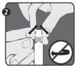 U mag de dop niet draaien of keren. Stap 3: Verwijder de dop (A) en de daaraan vastzittende grijze spuitdop (B).