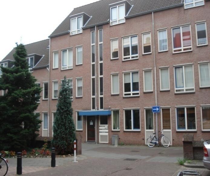 brievenbussen - schilderwerk gevelkozijnen - aanbrengen dakveiligheid Complex 11 Roermond Pr.