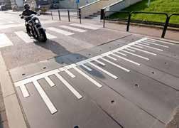 geen voorrang moet verlenen aan ander gemotoriseerd verkeer.