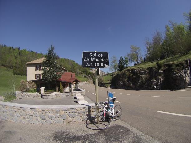 Kort na de lunch volgt een afdaling van bijna 15 kilometer met een reeks mooie haarspeldbochten tot in Saint-Laurent-en-Royans.