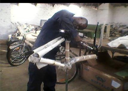 de fietsfabriek in Blantyre Malawi.