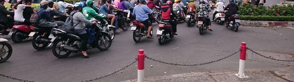 Chau woont in Adelaide (zuid-australië), maar omdat haar ouders in Ho Chi Minhstad (Vietnam) wonen werden de huwelijksvoltrekking en het bijbehorende feest daar gehouden.