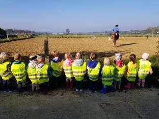 Helaas zijn er heel veel kinderen die de schoolbel (bijna) nooit