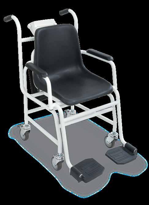 De inklapbare voetsteunen vergemakkelijken de toegang van de patiënt tot stoel.