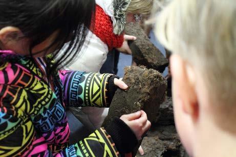 De kinderen van groep 1 t/m 8 maken gedurende hun