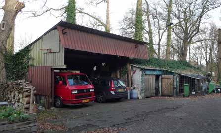 De zestien-eiken schuur de esthetiek van de toevalligheid Bij veel boerderijen in de Meierij van s-hertogenbosch is het bedrijfsgedeelte vast gebouwd aan het woonhuis.