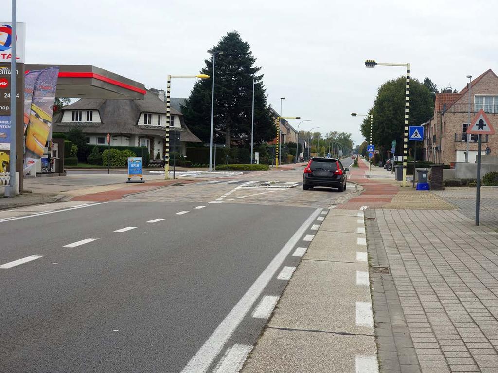 7 KRUISPUNT BOUWELSE STEENWEG GELDERSTRAAT: LINKSAF Aan het kruispunt op de Bouwelse Steenweg sla je links af en fiets je de Gelderstraat in.