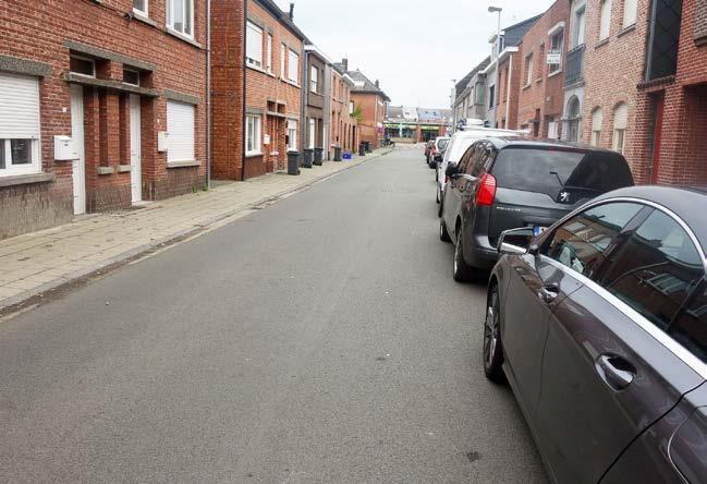 In het gedeelte van de Schoetersstraat tussen de Zusterstraat en de Vonckstraat is beperkte eenrichting van toepassing: auto s kunnen alleen in de richting van de Vonckstraat rijden, fietsers en