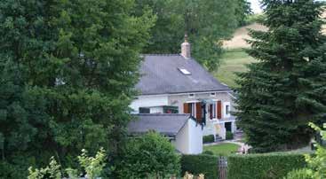 Beschrijving Maison Ougie is een huis met rondom uitzicht op de heuvels van de Morvan.