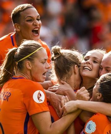 WK Kwalificatie wedstrijden, vrijdag 6 en dinsdag 10 april Oranje Leeuwinnen De Oranjevrouwen sloten het jaar 2017 enigszins in mineur af.